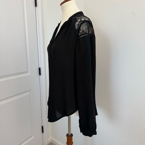 ASTR Black V-Neck Lace Blouse Sz Large - Picture 3 of 11